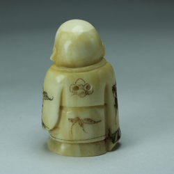 Нэцкэ Мальчик со струнным инструментом