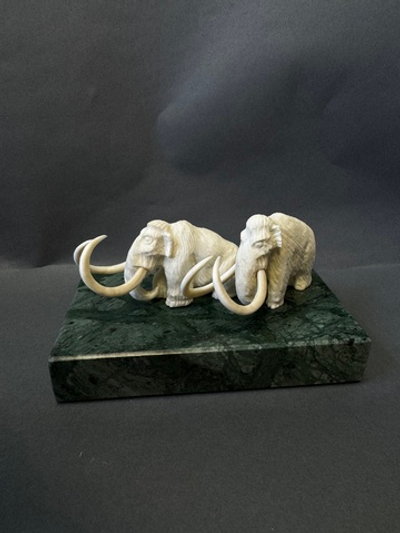 Два мамонта