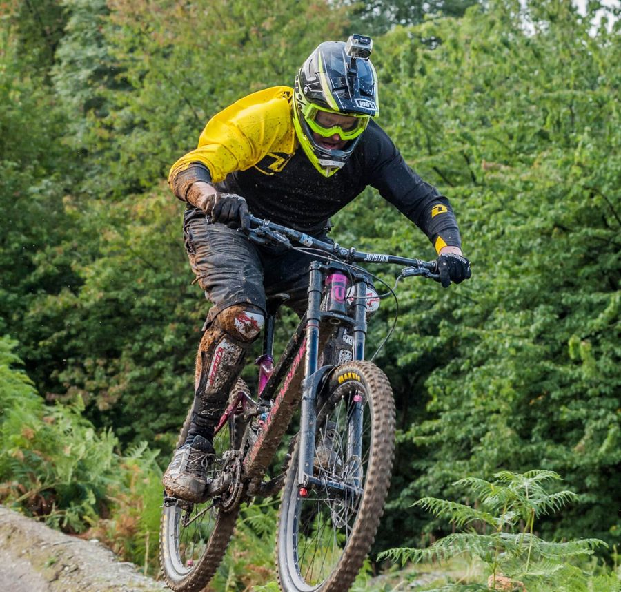 Как правильно закрепить экшен-камеру на шлем: советы и рекомендации