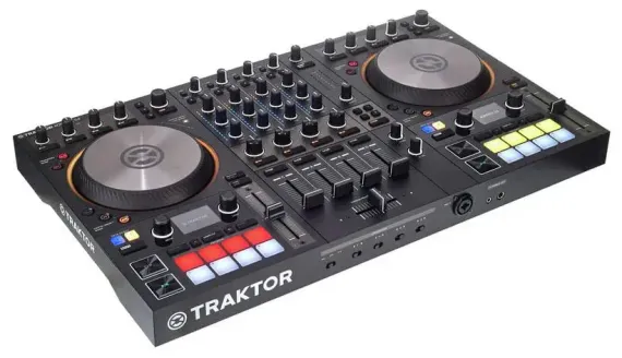Native Instruments Traktor Kontrol S4 MK3