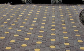 Тротуарная плитка Соты: особенности укладки и ее преимущества