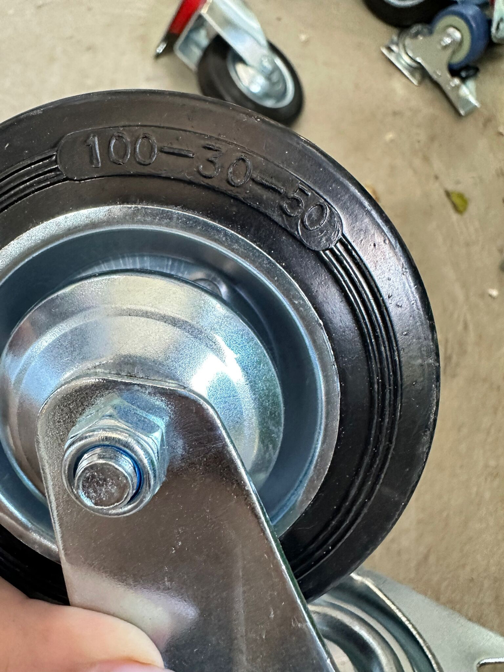 Колесо промышлен поворот 100мм 42