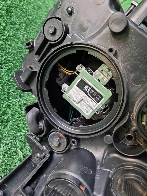 Фара левая Hyundai Santa Fe 3 DM (12-16) ксенон