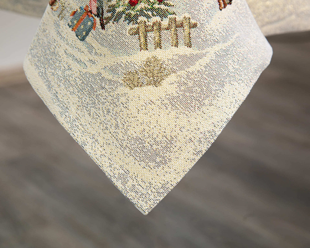 Скатерть 140х280см Mix&Match Home Дед Мороз в волшебном лесу бежевая