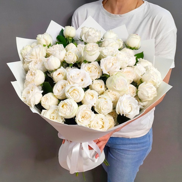 Букет из кустовых пионовидных роз сорта "Miss Bombastic"