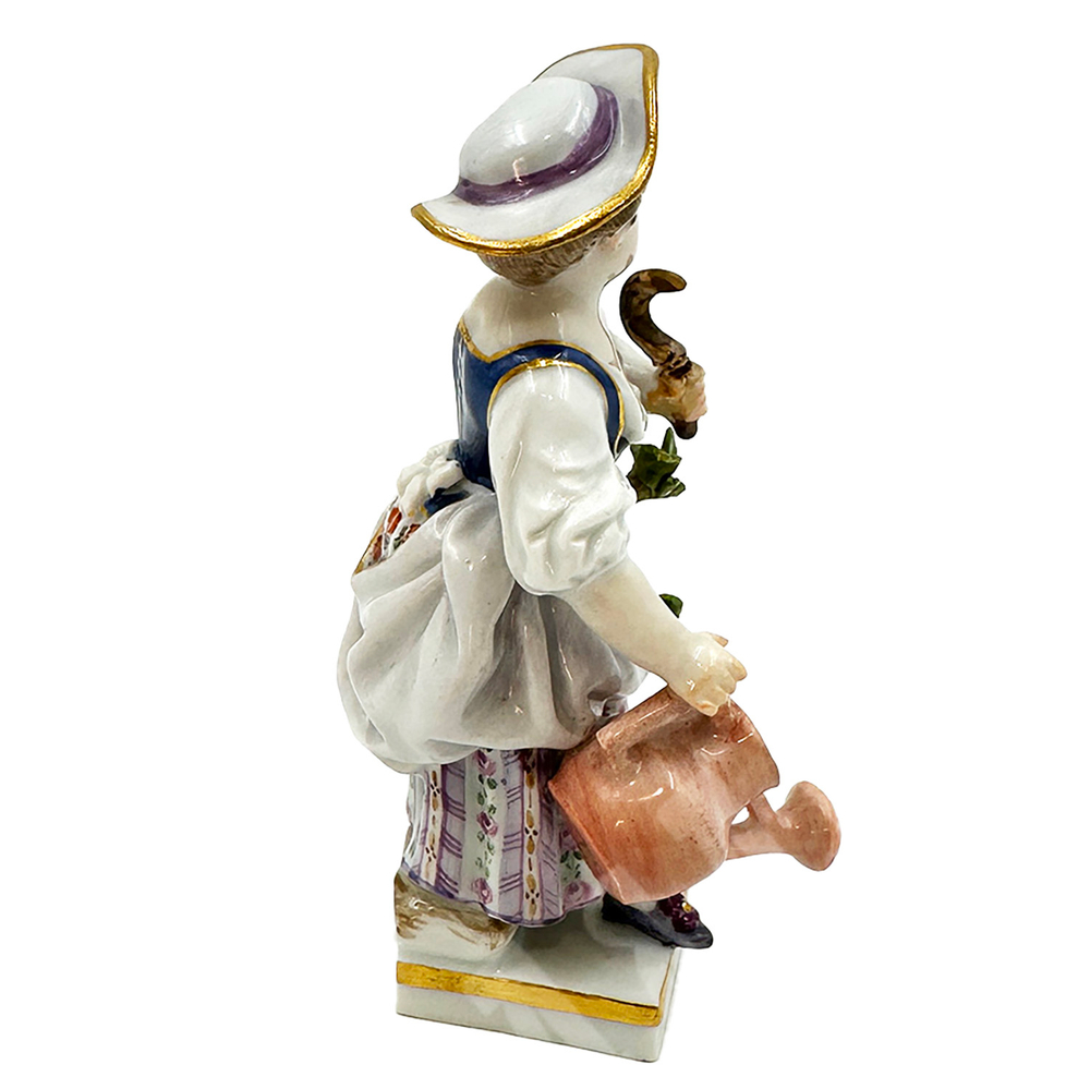 [Коллекционный предмет] Фарфоровая статуэтка "Девочка с серпом и лейкой". G4. Мейсен (Meissen)