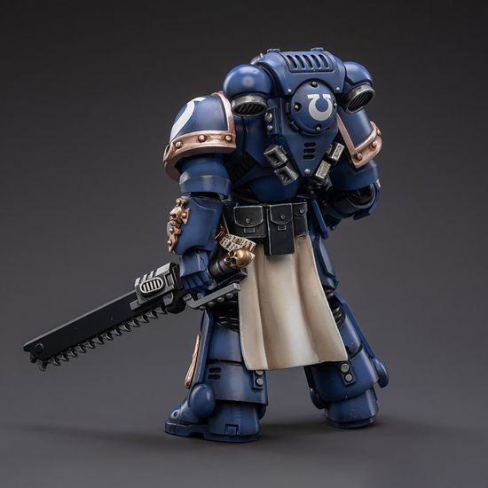 Фигурка Warhammer 40K Ultramarines Primaris Lieutenant Horatius 1:18