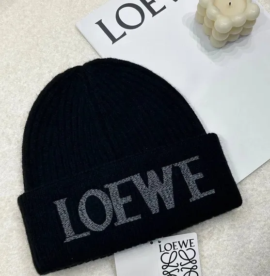 Шапочка бини LOEWE из шерсти