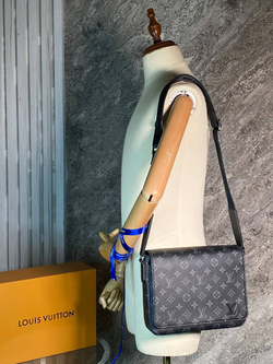 Сумка-мессенжер Louis Vuitton