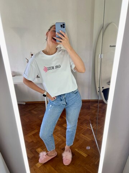 Футболка с надписью GIRL BOSS (цвет - белый)