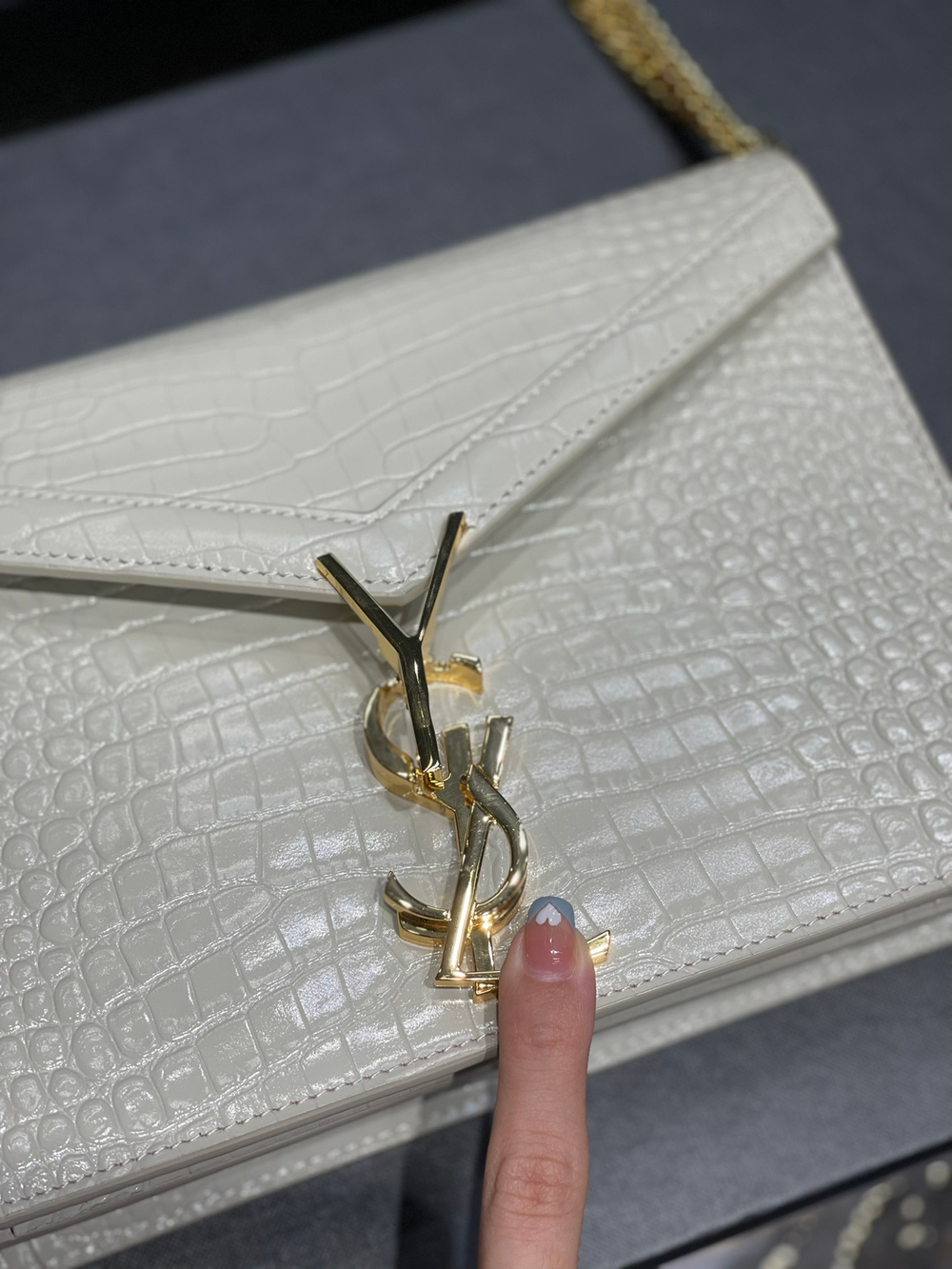 Saint Laurent Cassandra Medium 22 cm