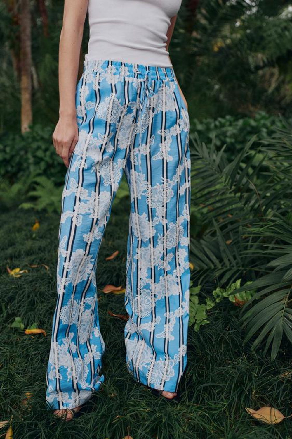 ZARA ШИРОКИЕ БРЮКИ В ПОЛОСКУ, ЭКРЮ/БЕЛЫЙ