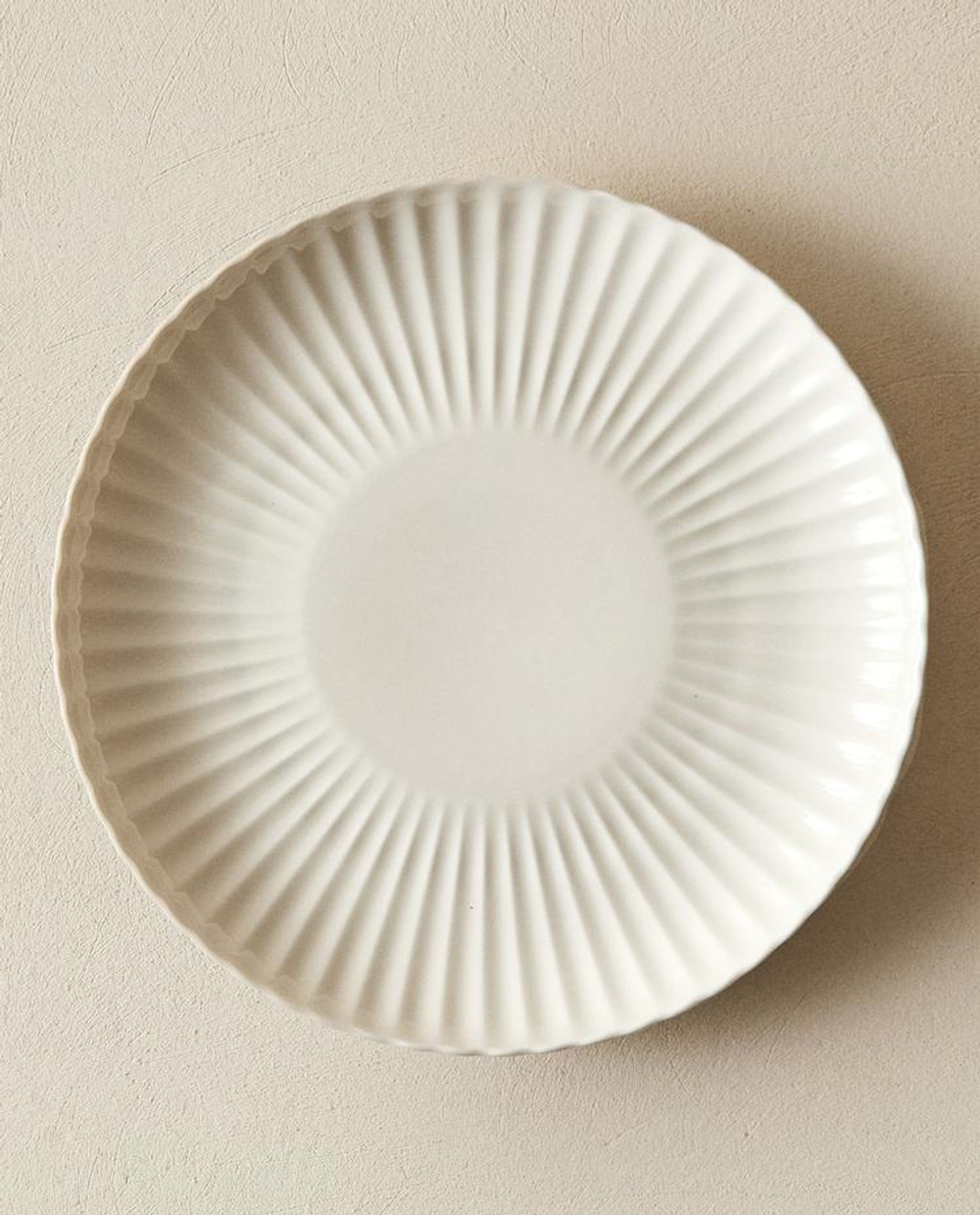 ZARA HOME ОБЕДЕННАЯ ТАРЕЛКА С РЕЛЬЕФНЫМ УЗОРОМ, БЕЛЫЙ