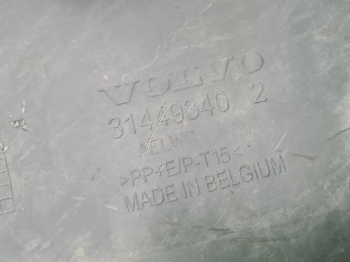 Юбка переднего бампера Volvo XC40 (2017-2022)