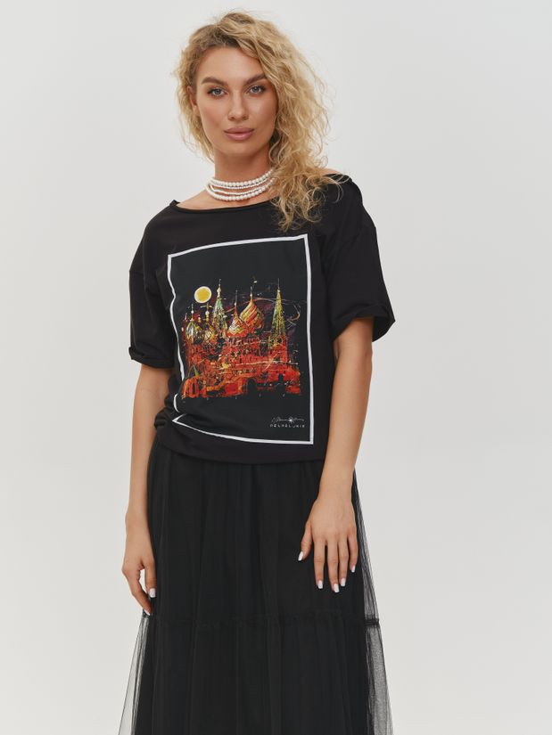 Футболка со спущенным плечом  принт "Москва", черная