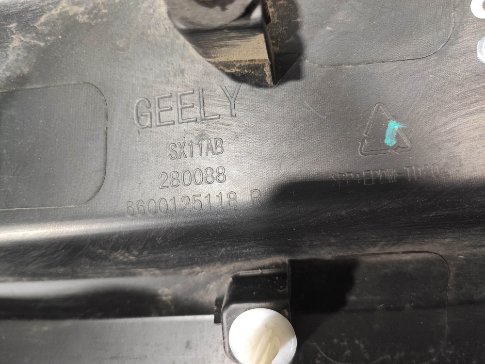 Накладка двери задней правой Geely Coolray 19-нв Б/У Оригинал 5081037900