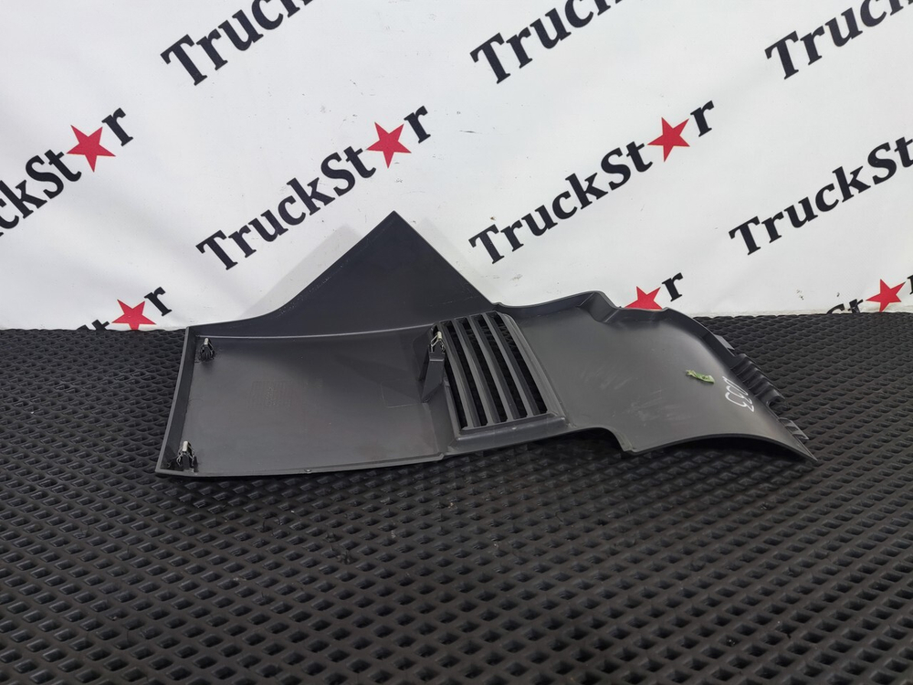 Накладка панели приборов левая 2018г.