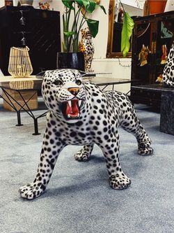 Boxer Статуэтка "Снежный Барс"