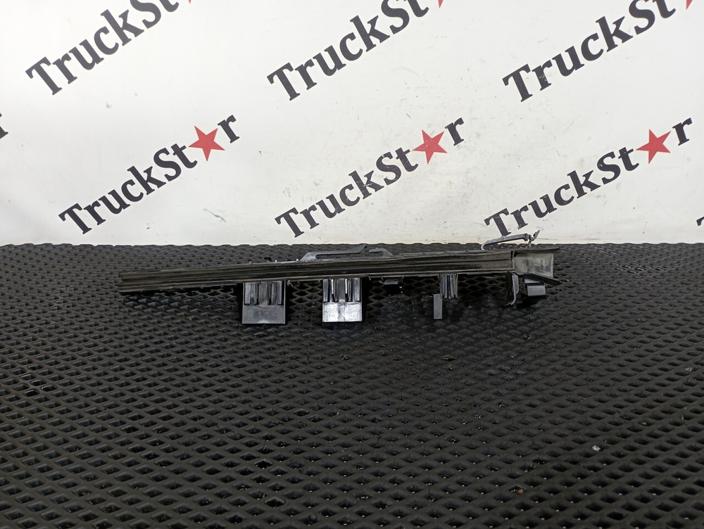 Направляющая стекла двери правой 2020г.