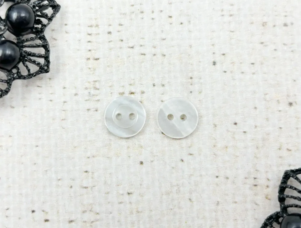 Пуговицы блузочные, d 1,1 см, 2 прокола, кремовый