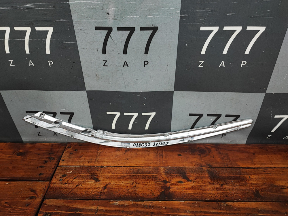 Накладка фары правой Kia Seltos 19-нв Б/У Оригинал 92138Q5000