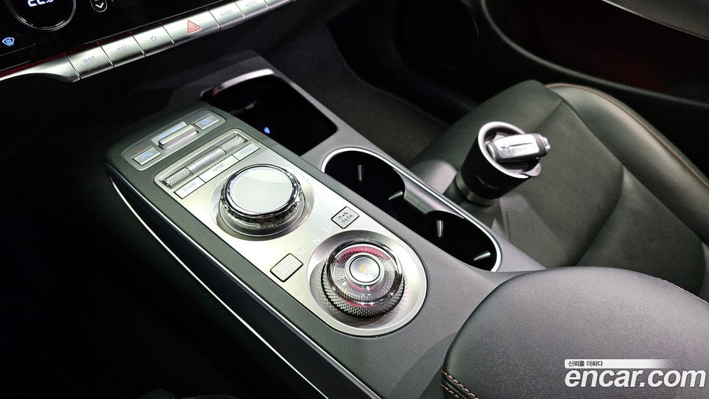 Genesis GV70 2.5T Бензин 2WD (05.2021)