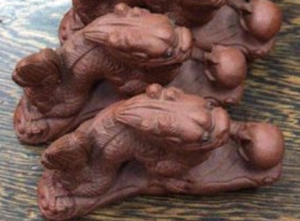 258009 Фигурка исинская глина "Дракон с жемчужиной". Цвет - красный