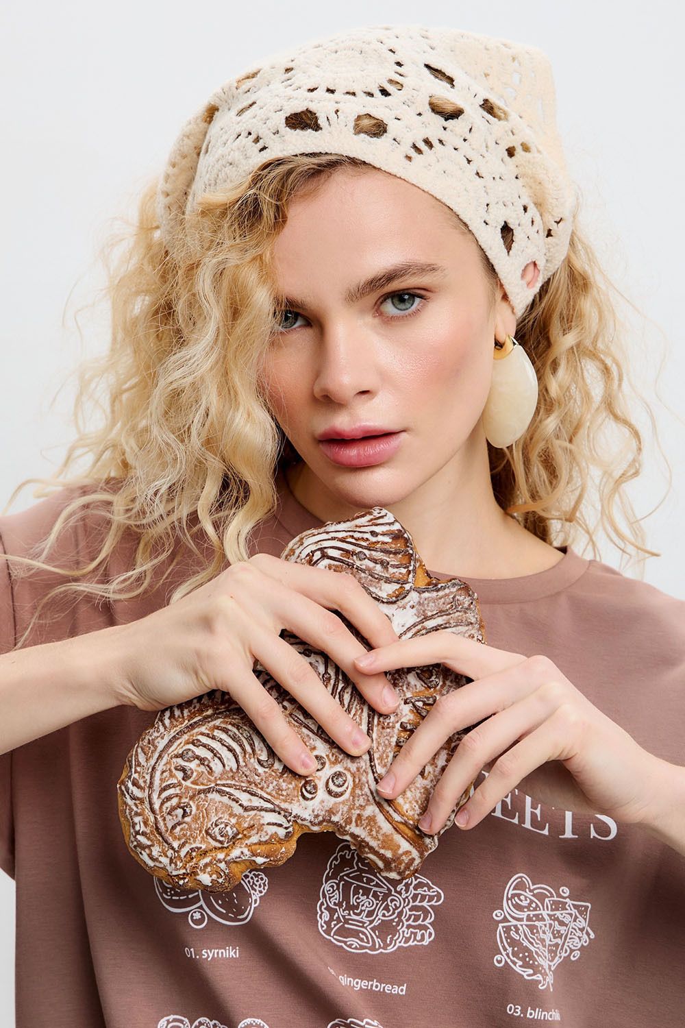 Футболка с принтом "Russian sweets" шоколадного цвета