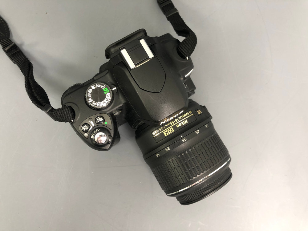 Nikon D60 + Kit AF-S 18-55mm G VR