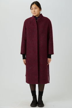Прямое пальто из шерсти букле бордового цвета