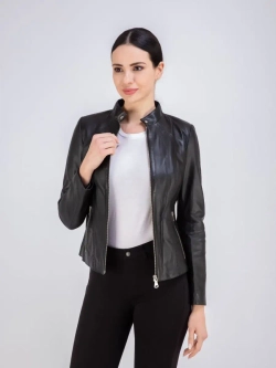 Кожаная куртка короткая на молнии демисезон