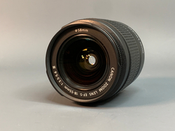 Canon 1200D kit 18-55mm 3.5-5.6 III 11.000 кадров