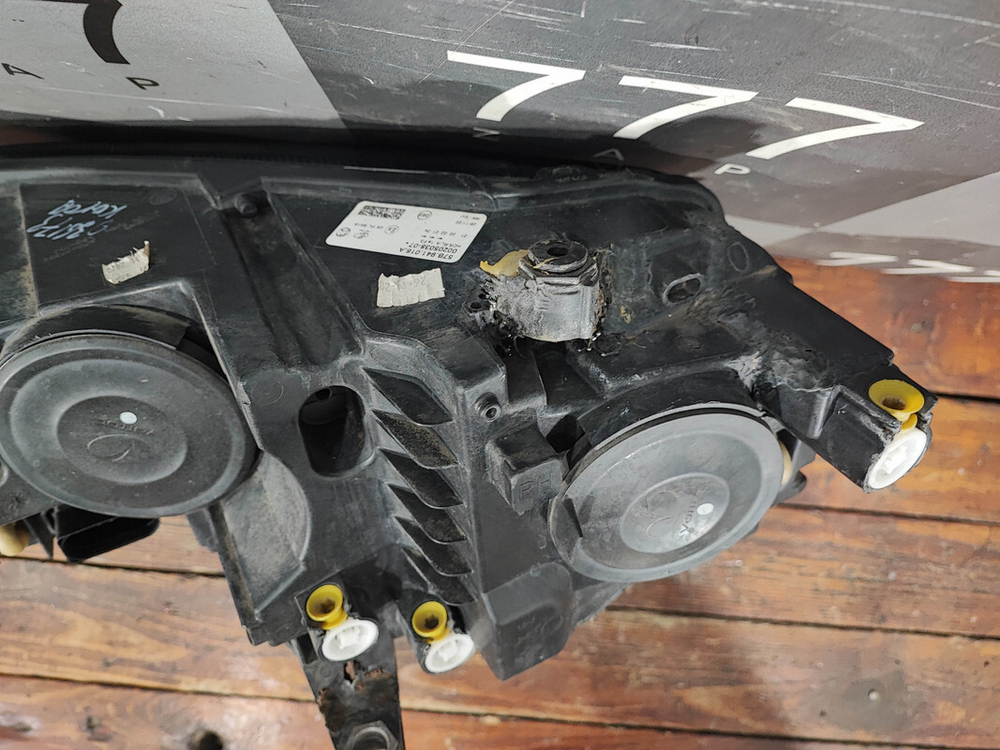 Фара правая галоген Skoda Karoq 17-нв Б/У Оригинал 57B941016A
