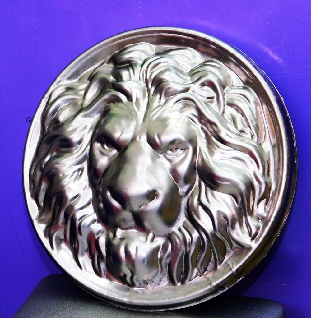 Кованое изделие голова льва из стали d250 мм. Вес: 0.3 кг.