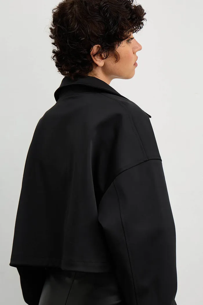 Куртка с воротом укороченная черного цвета