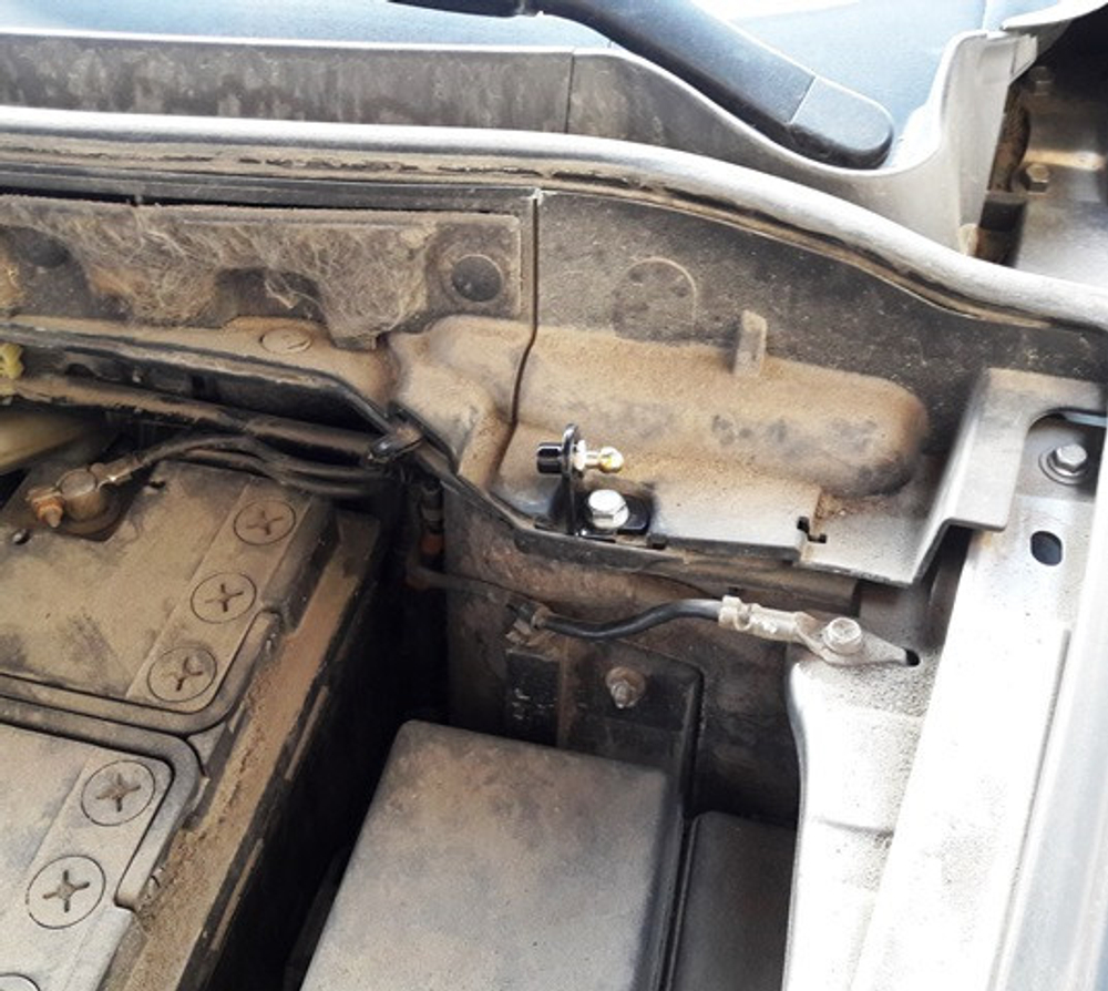 Амортизатор (упор) капота на Mazda CX-9 08-09(с 2006 по 2017 г.в.)Autoinnovation