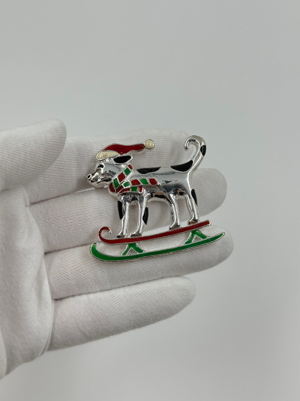 Брошь Собака на санях
