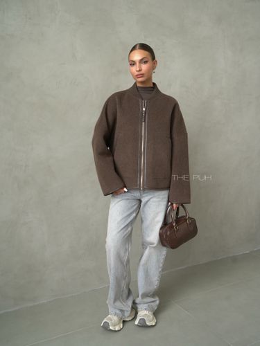 Шоколадный шерстяной бомбер на молнии