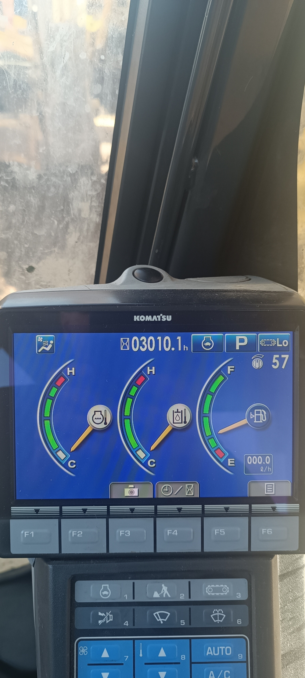 KOMATSU PC 220 Экскаватор PC 220-8M0 (Дизельный, 6,7 л, 167 л.с., АТ)