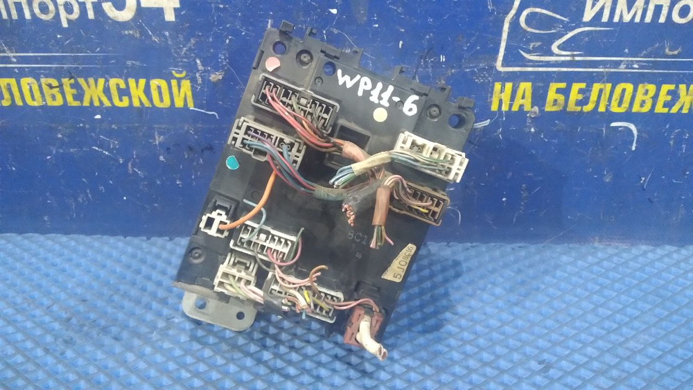 Блок предохранителей салонный NISSAN PRIMERA 1997