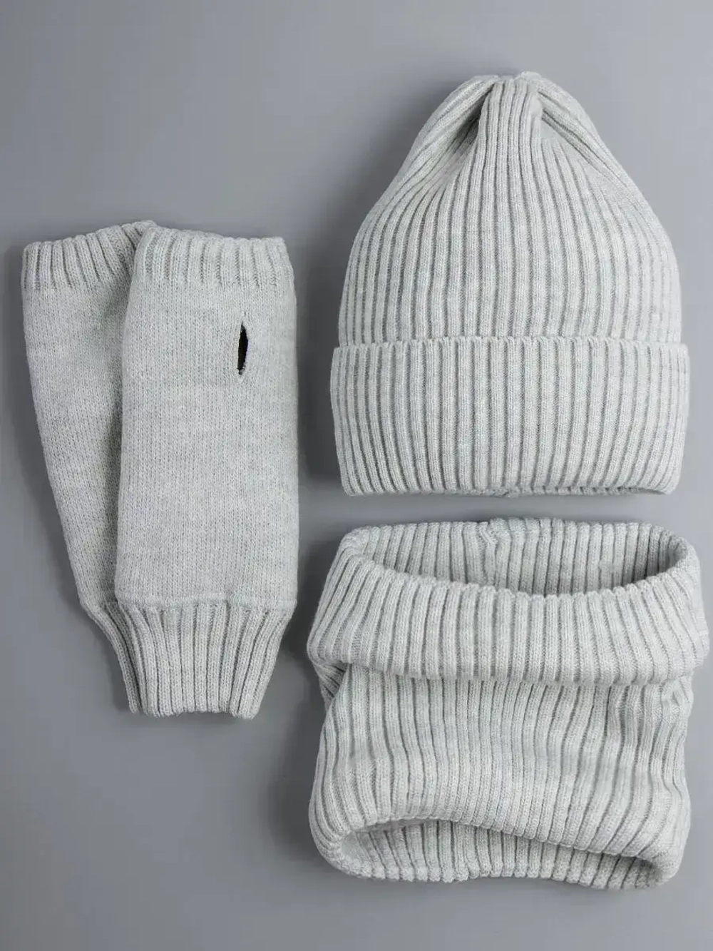 Шапка зимняя для девочки со снудом и митенками