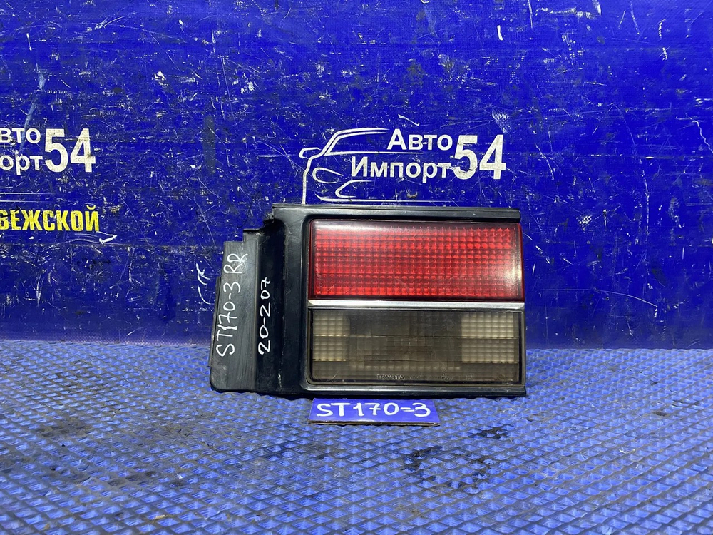 Вставка багажника правая TOYOTA CORONA 1990