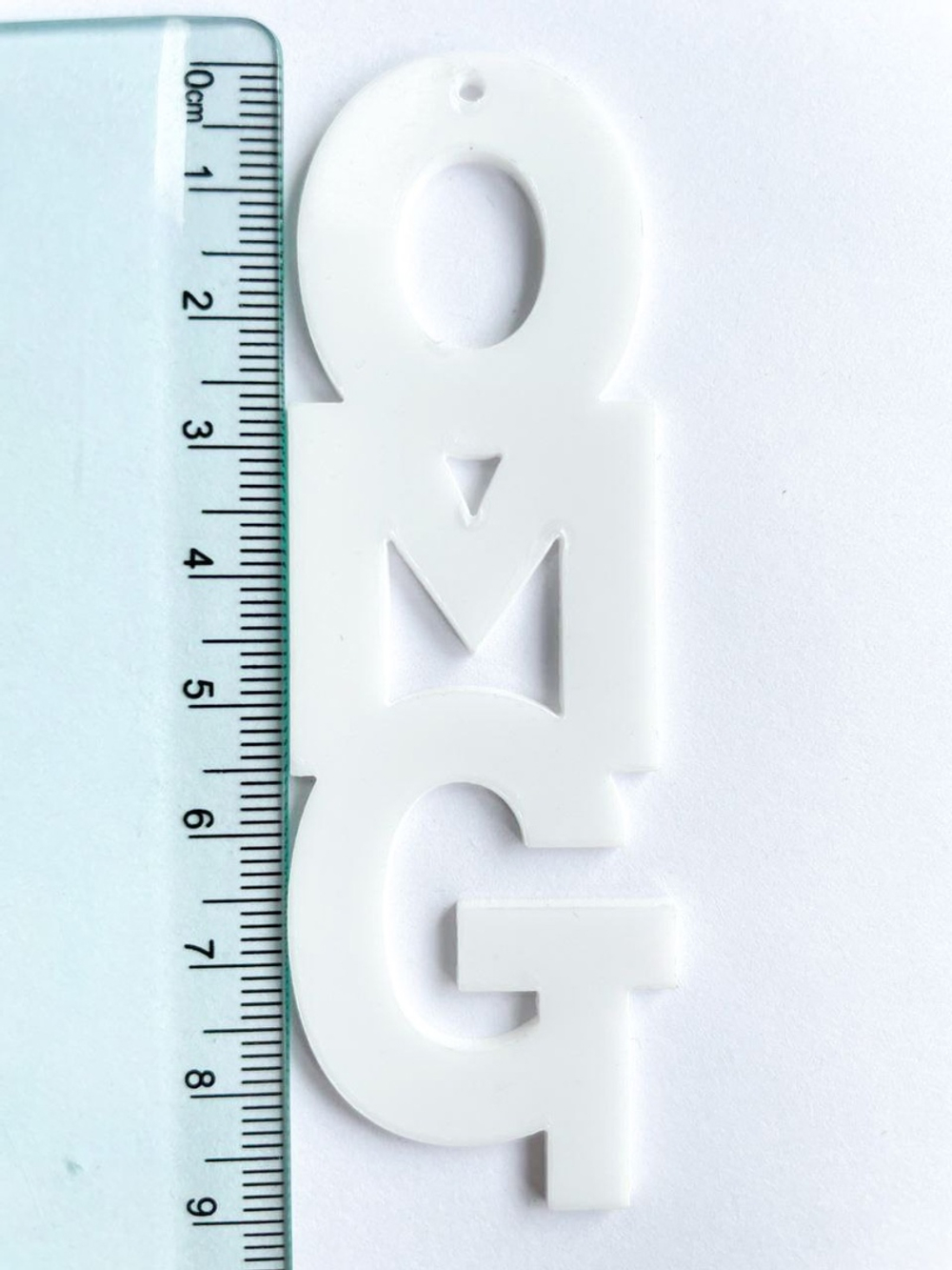 25716-б Подвеска "OMG" 87*29мм, акрил, белый