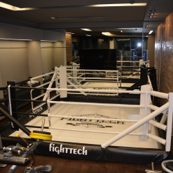 Боксерский ринг в силовой раме