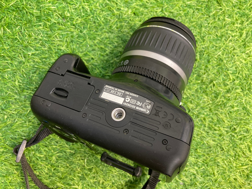 Canon 1100D kit 18-55mm 3.5-5.6 ll 15.000 кадров