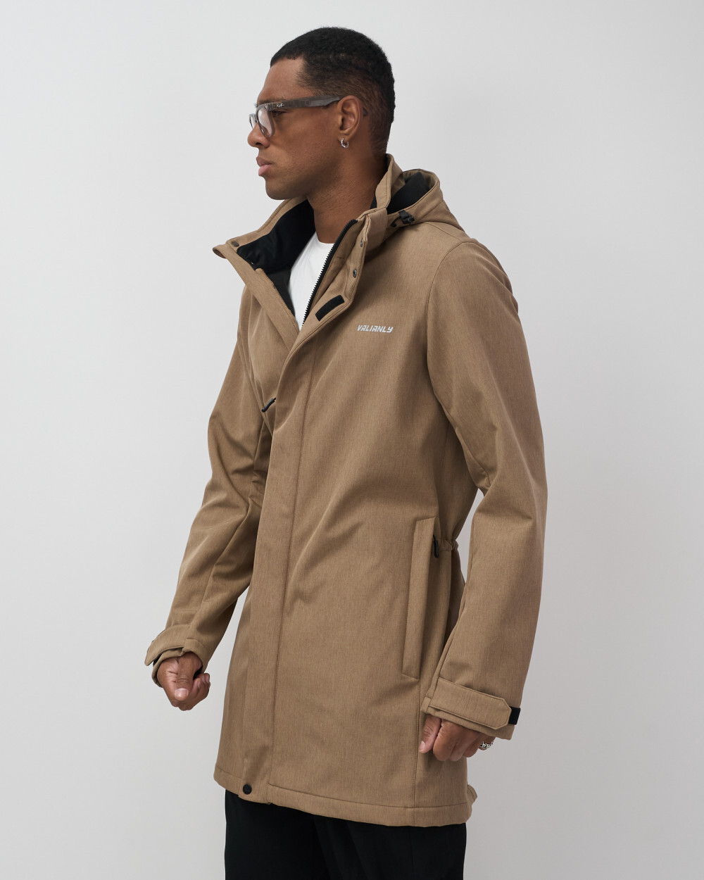 Парка спортивная мужская с капюшоном softshell бежевого цвета 9565B