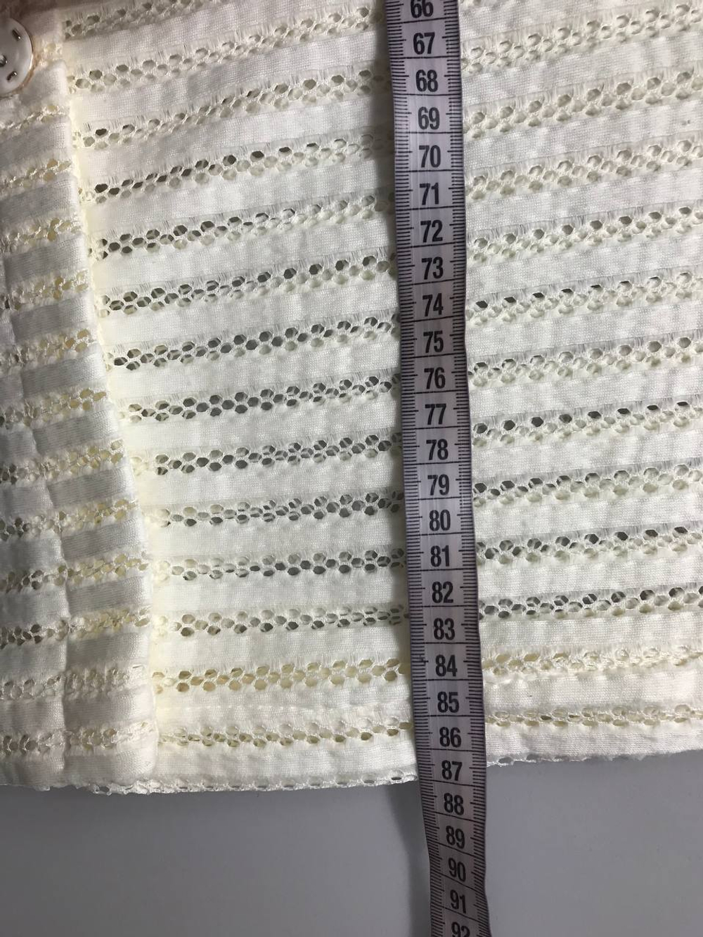 Жилетка кружевная на пуговицах, визуально на 52 размер