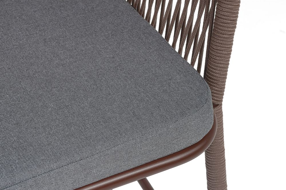 "Марсель" стул барный плетеный из роупа, каркас из стали коричневый (RAL8016) муар, роуп коричневый круглый, ткань темно-серая 027
