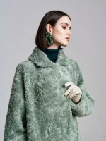 Шуба женская из шерсти мериноса чебурашка тедди, зеленая, SilverFox