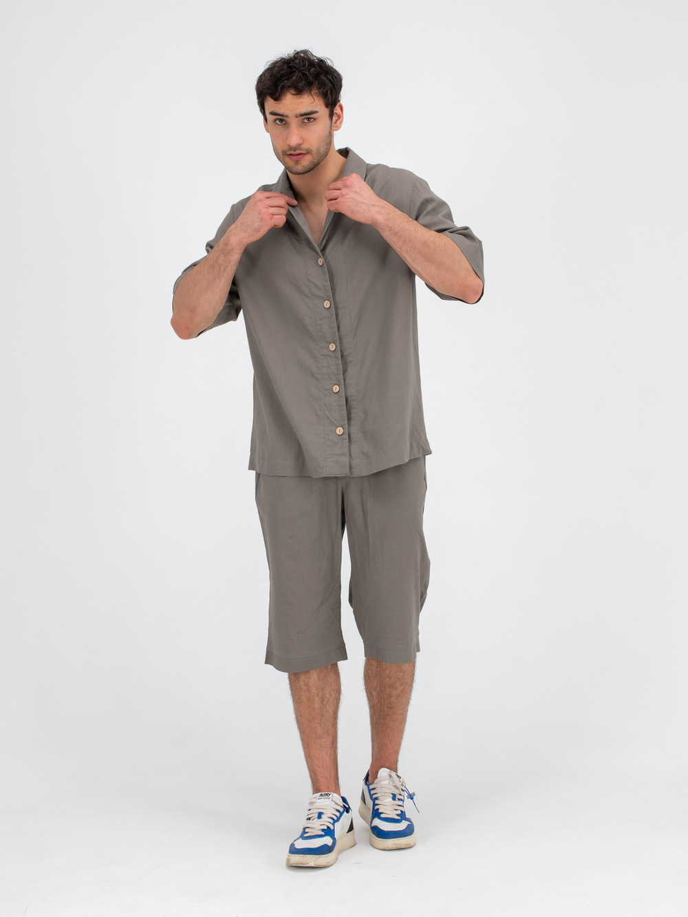 Костюм льняной с шортами. Хаки